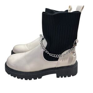 Stylish Women's Black and White Chelsey Boots Size 39 (8 US) NWOT
